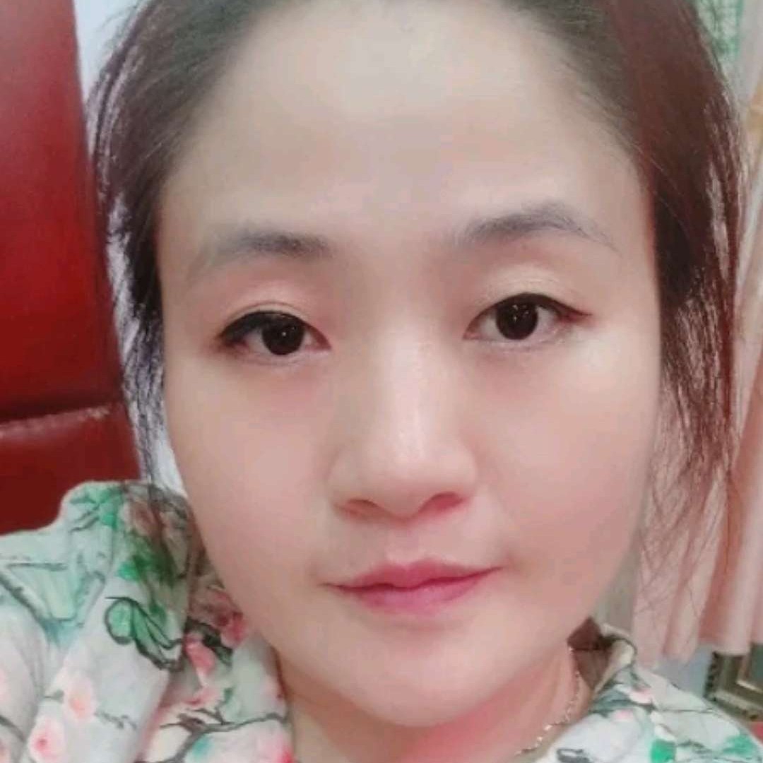 单纯有小蝴蝶的照片
