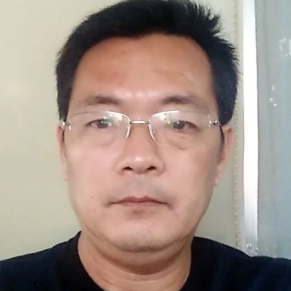 驻足的过客的照片
