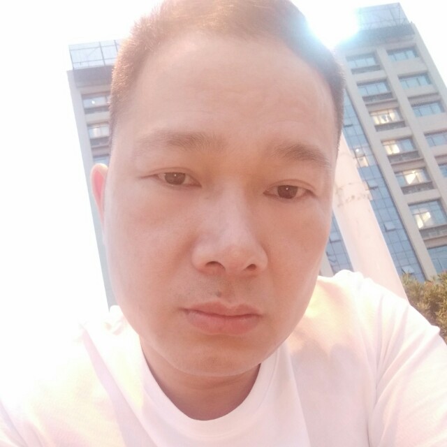 白云勤劳的照片