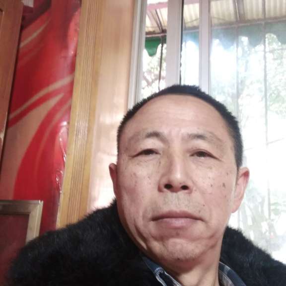 背后等待柜子的照片