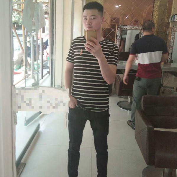 在男神的路上跑偏的照片