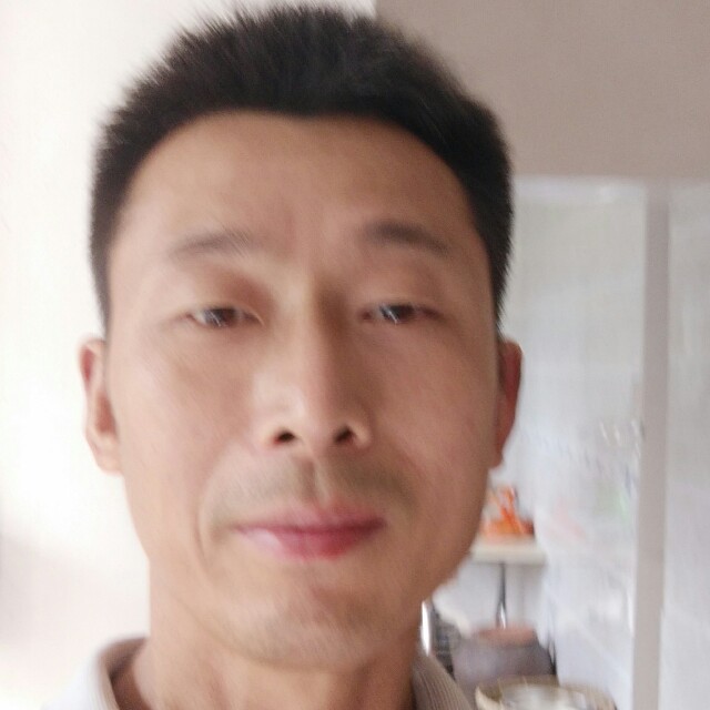 甜甜有向日葵的照片