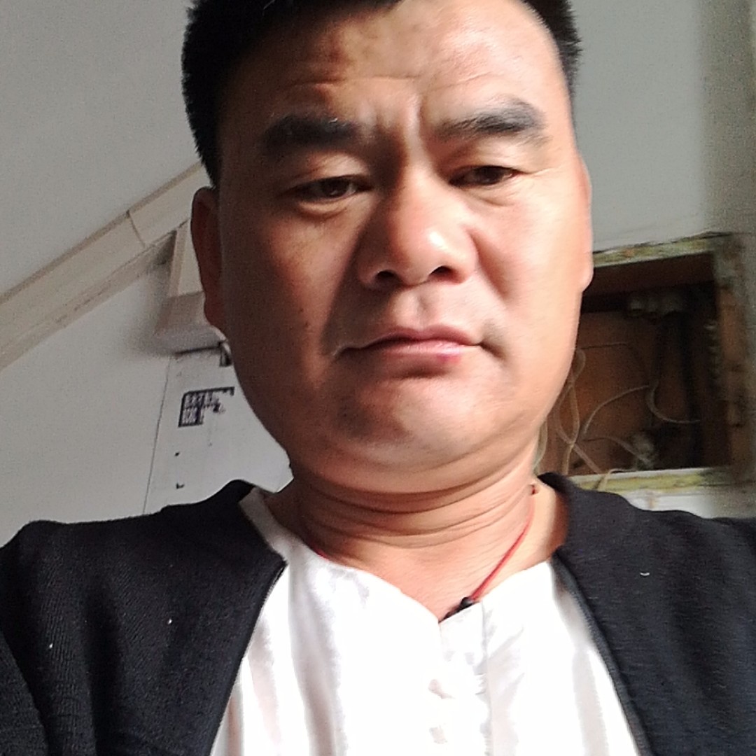 辛勤回眸冰淇淋的照片