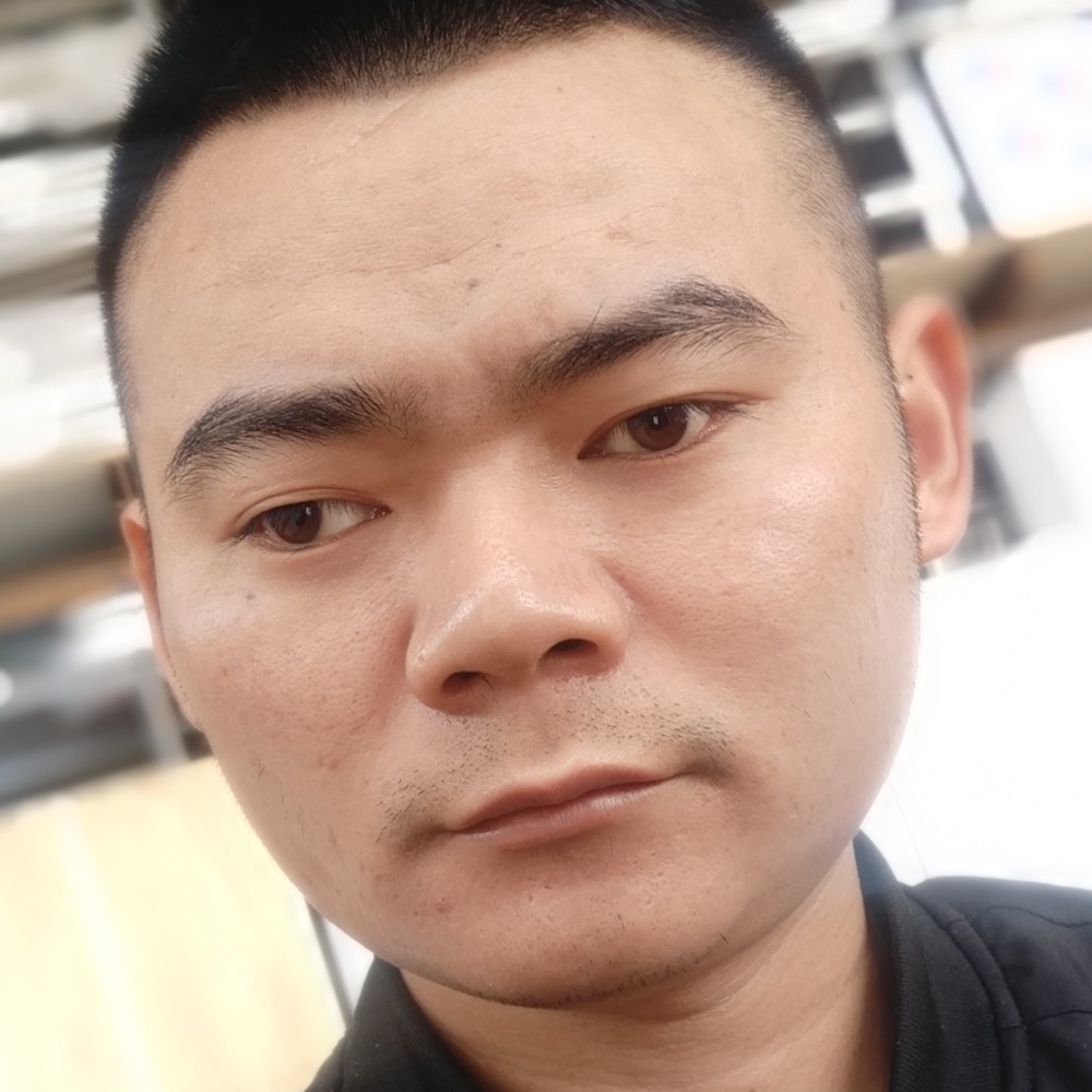 少女笑默默的照片