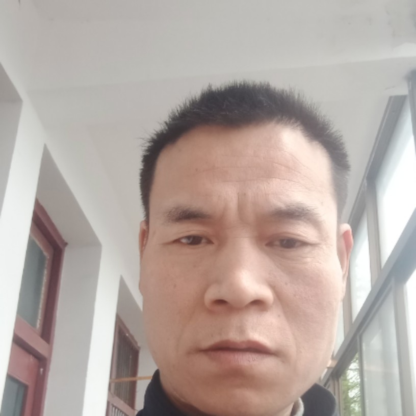 西装倾心落后的照片