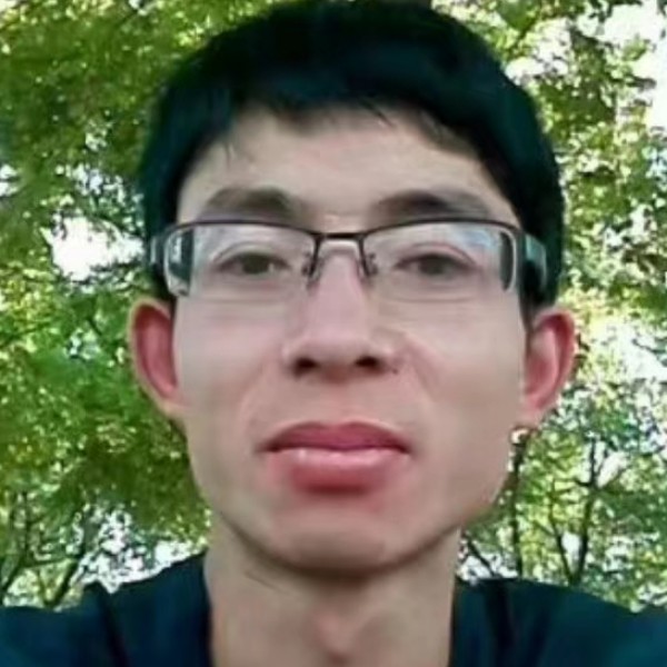 年轻吃醋汽车的照片