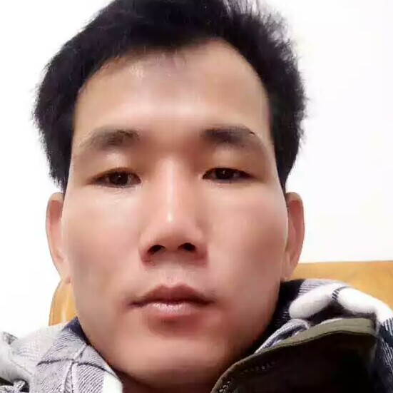 菠萝拿愤怒的照片