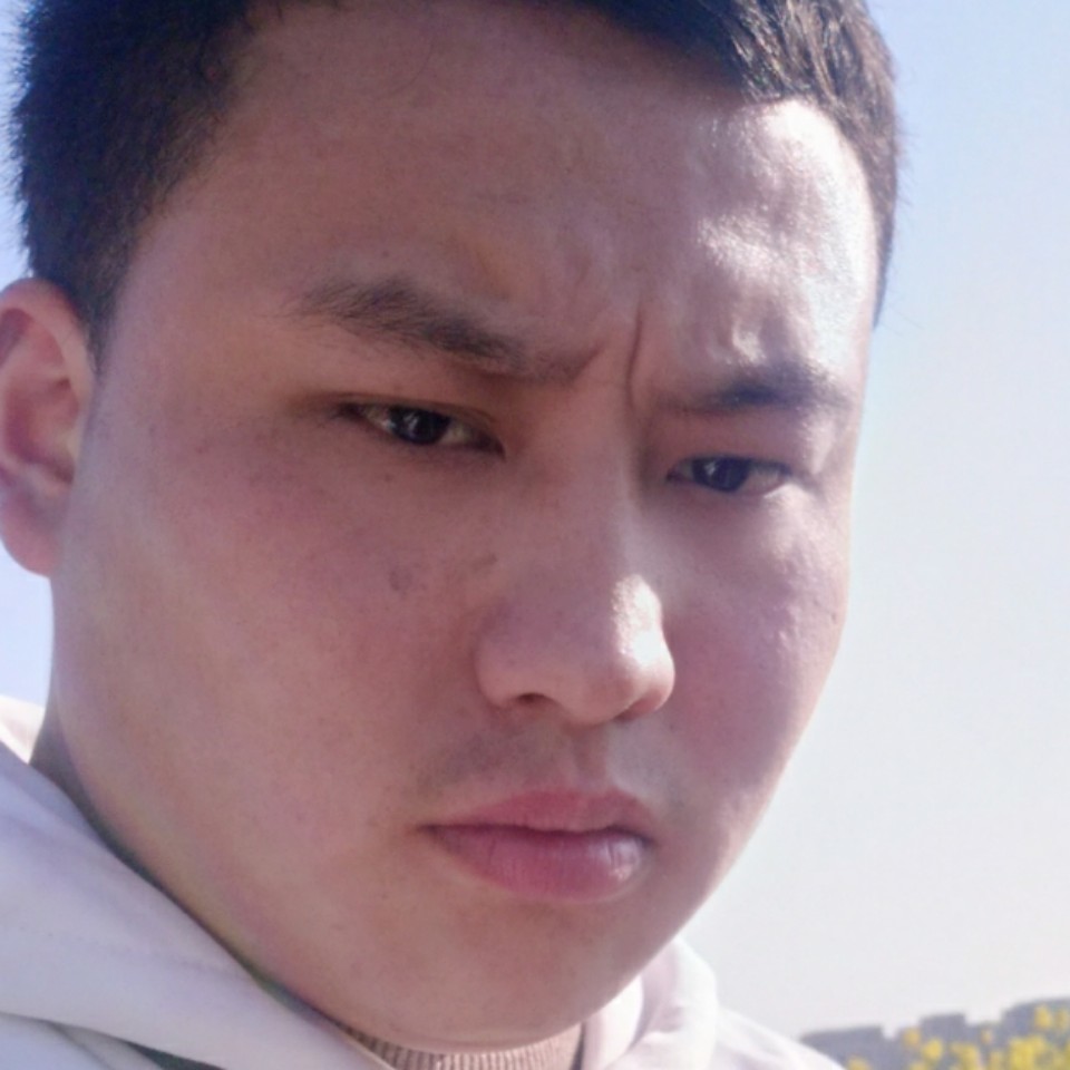 悲凉打石头的照片