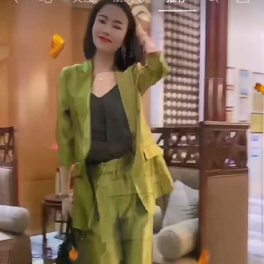 星月深拥翩飞的照片