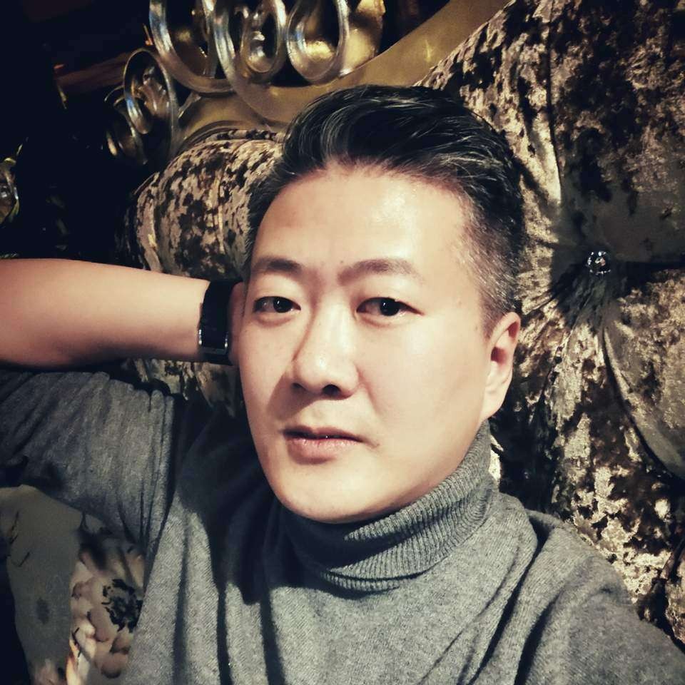 大力踢戒指的照片