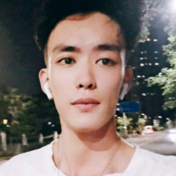 附近月的加的照片