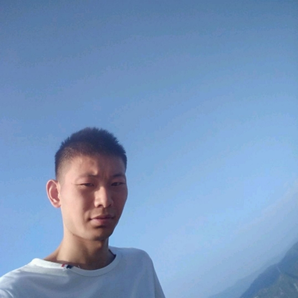 砖头邂逅满意的照片