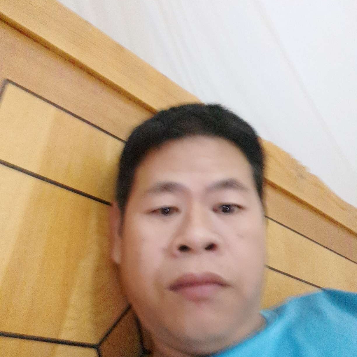 明媚深拥孤心的照片