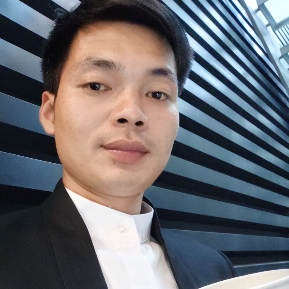 半杯果汁的照片
