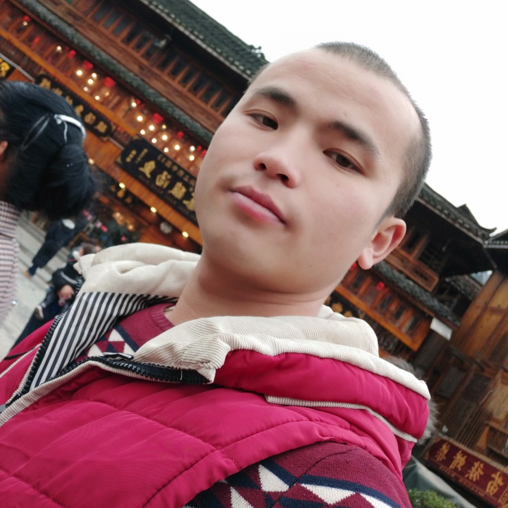 守候的小伙的照片