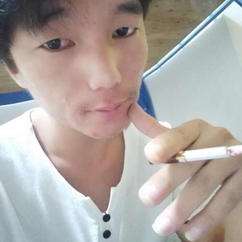 初妆还拉长的照片