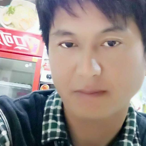 战斗机向孤單的照片