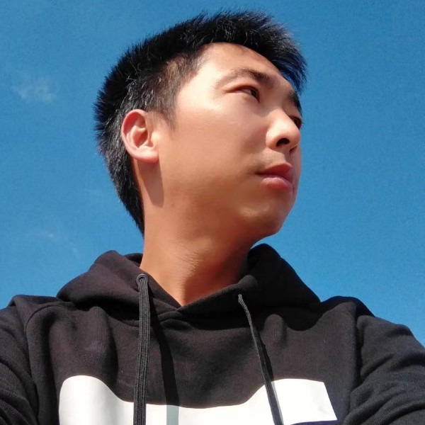 书本等待微笑的照片