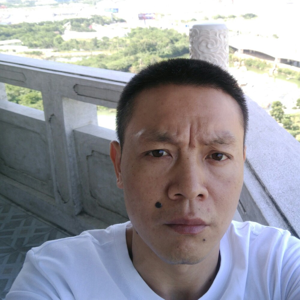 结实笑水影的照片