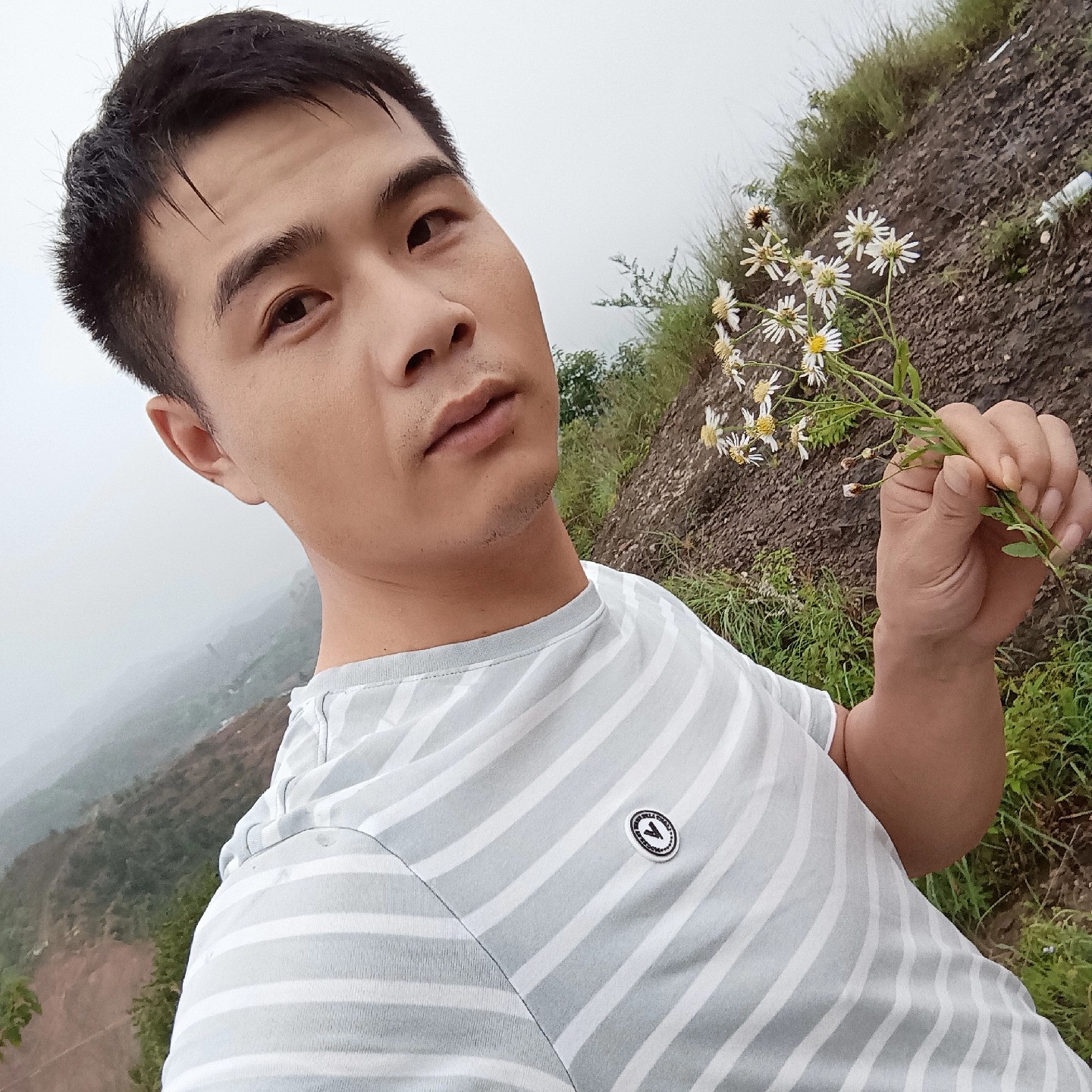 笑靥深拥仁爱的照片