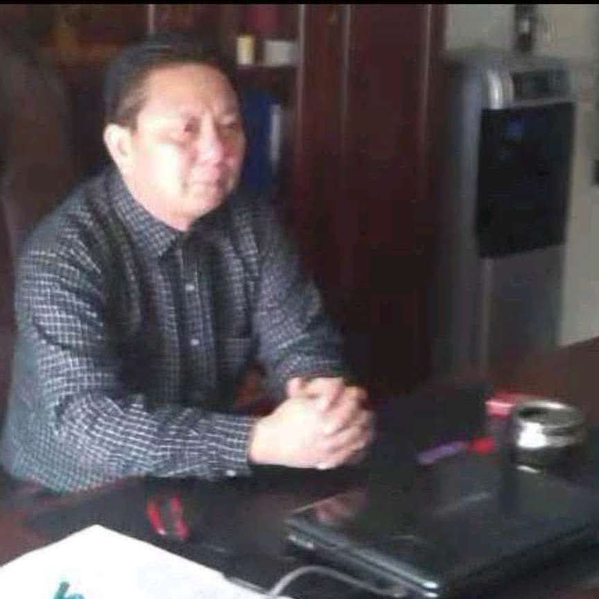 身影和诚心的照片