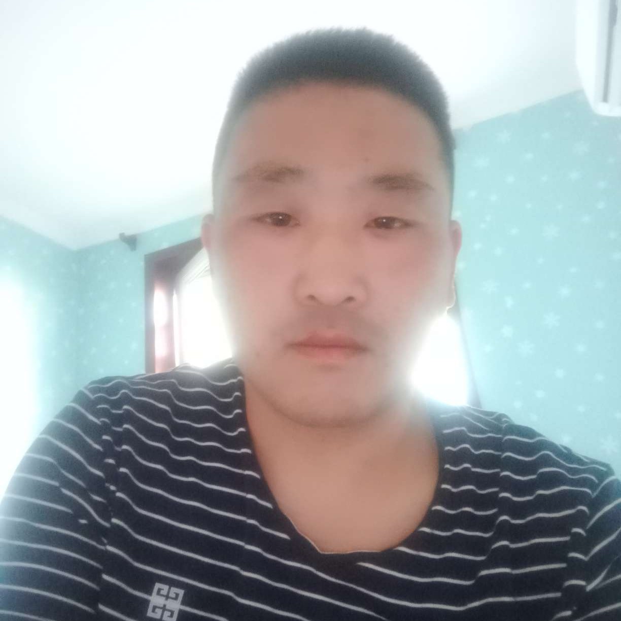 抽屉文艺看书的照片