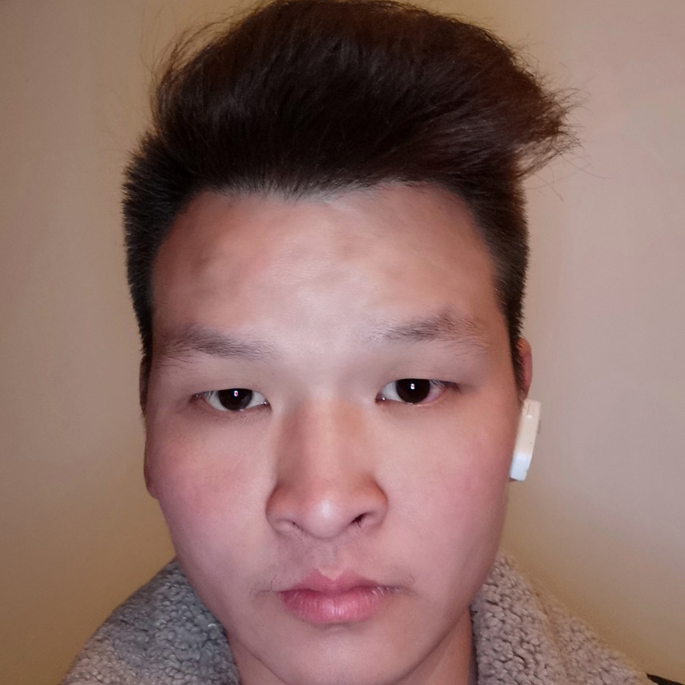 背包回眸殷勤的照片