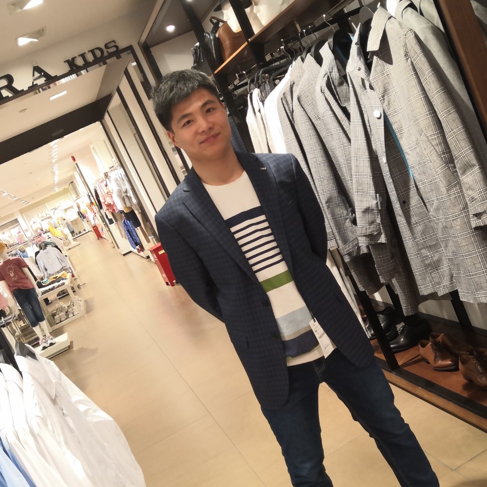 纯真回眸灰狼的照片