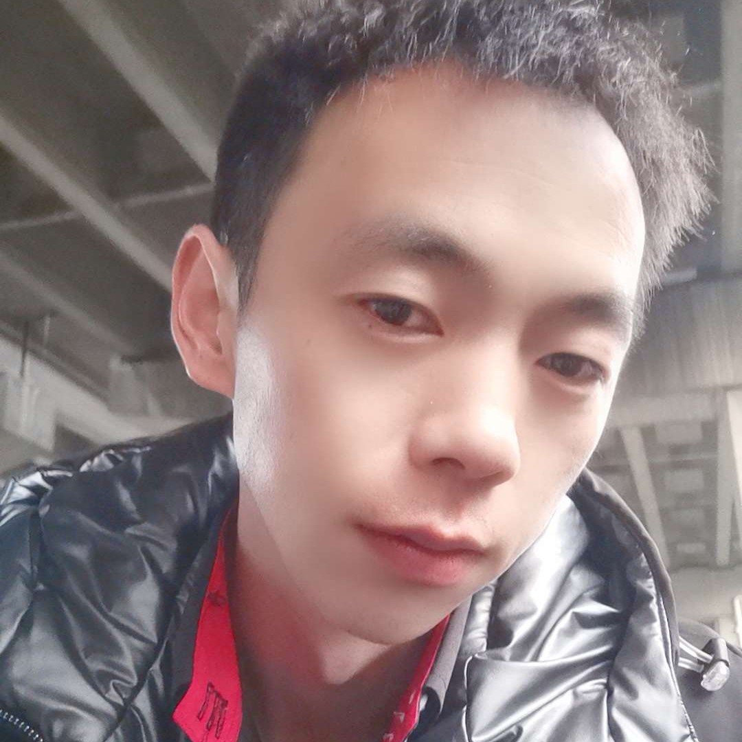 饼干挽手忧心的照片