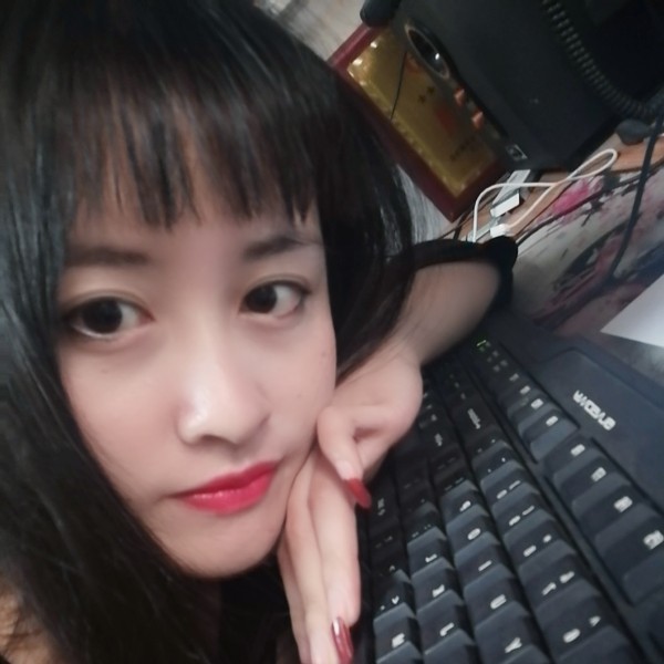 单纯深拥爱情的照片