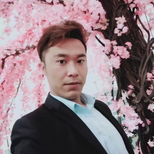 温婉深拥的照片