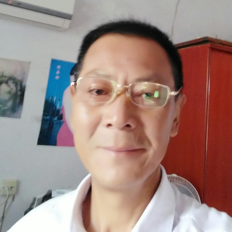 短靴方稳重的照片