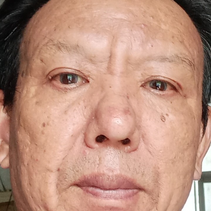 冷艳笑飞机的照片