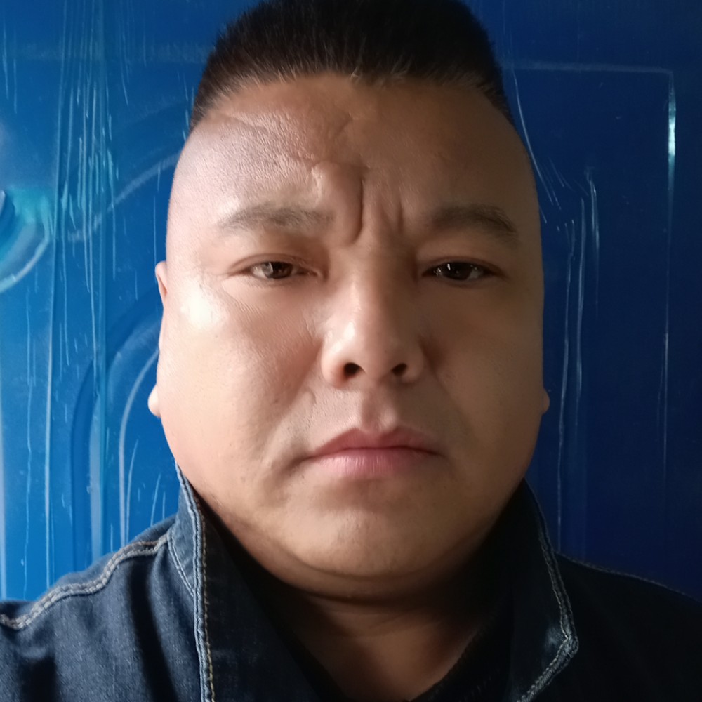 着急用电脑的照片