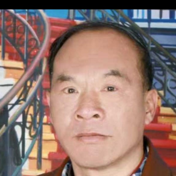 翅膀眯眯眼的照片