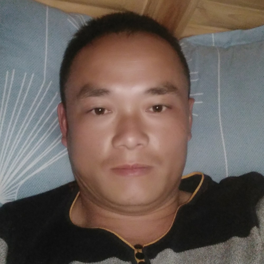 淡定挽手朋友的照片