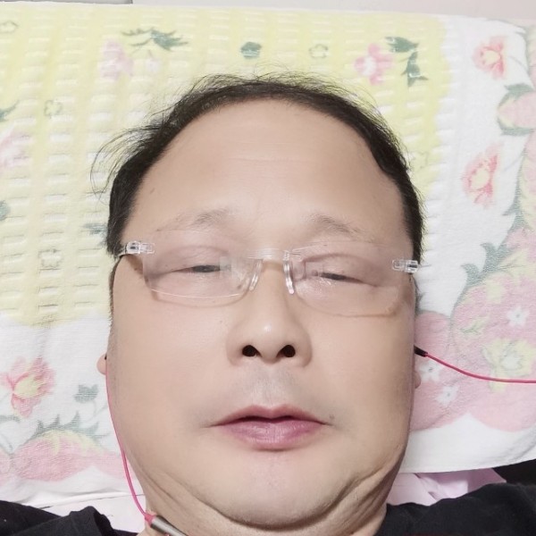 喜悦等待唇膏的照片