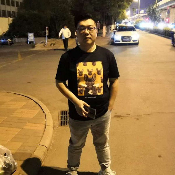 爱上夜的黑的照片