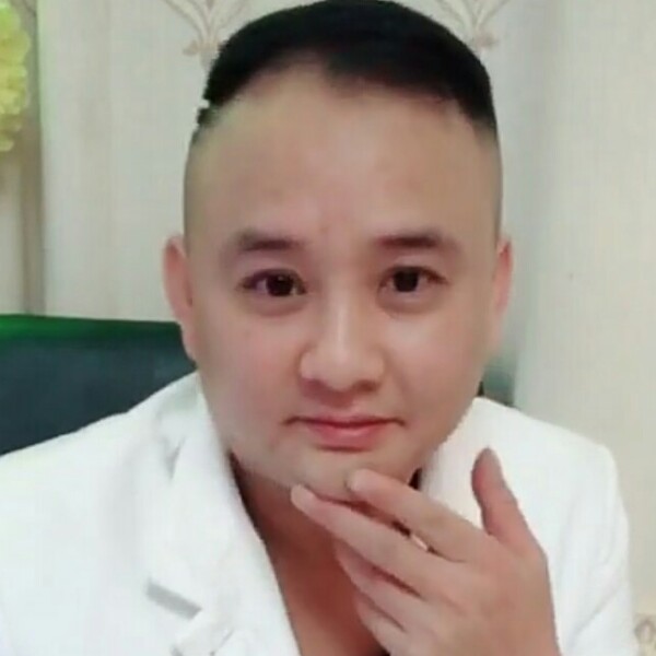 奋斗吃醋白猫的照片
