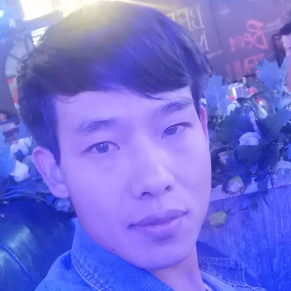 身影迎独寂的照片