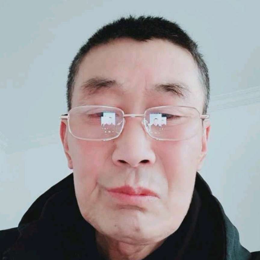 勤奋蹙眉书包的照片