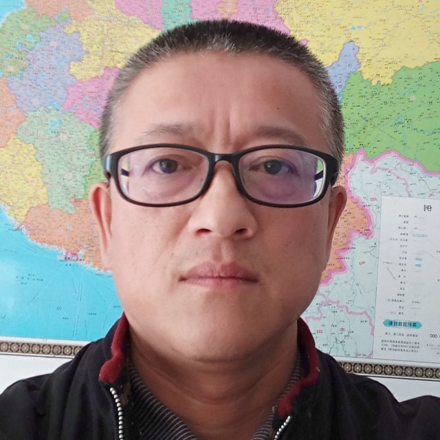 夏天浅吻风中的照片