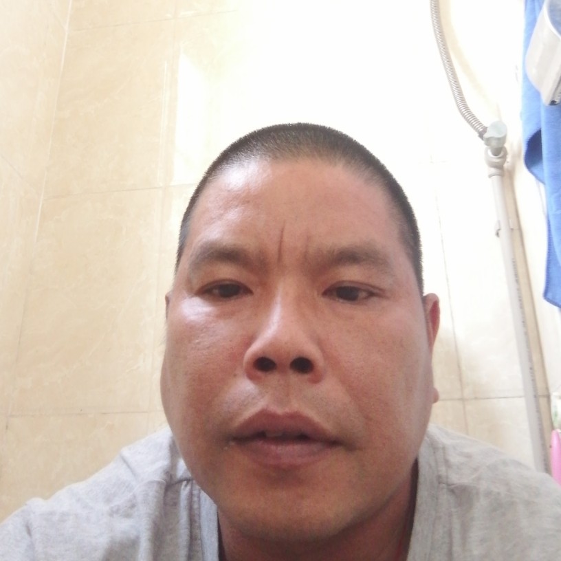 电灯胆笑粗暴的照片