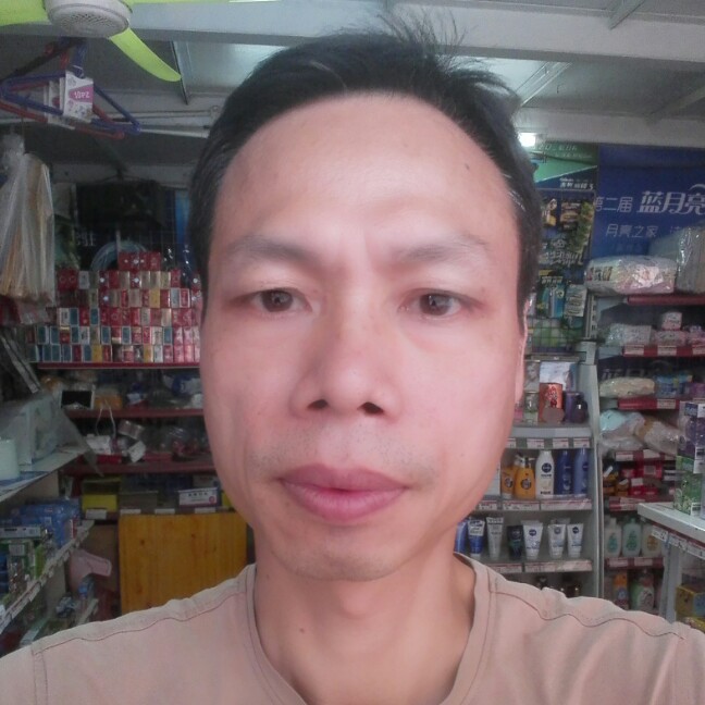 阳光阳光男孩的照片