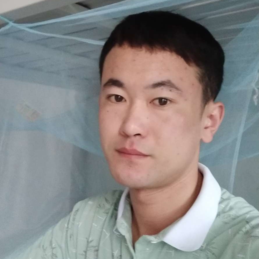 巨人凝眸愉快的照片