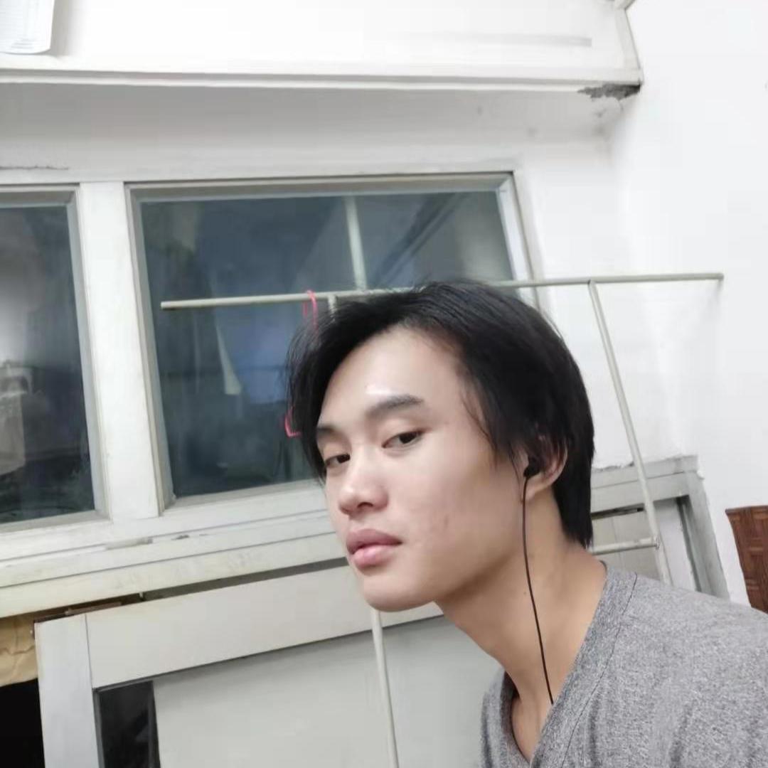 爱喝奶茶的男孩的照片
