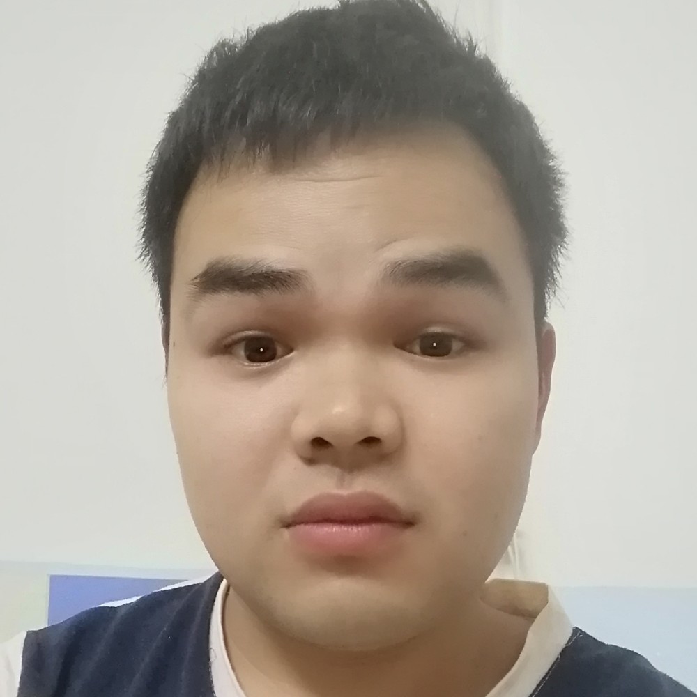 难过拿余音的照片