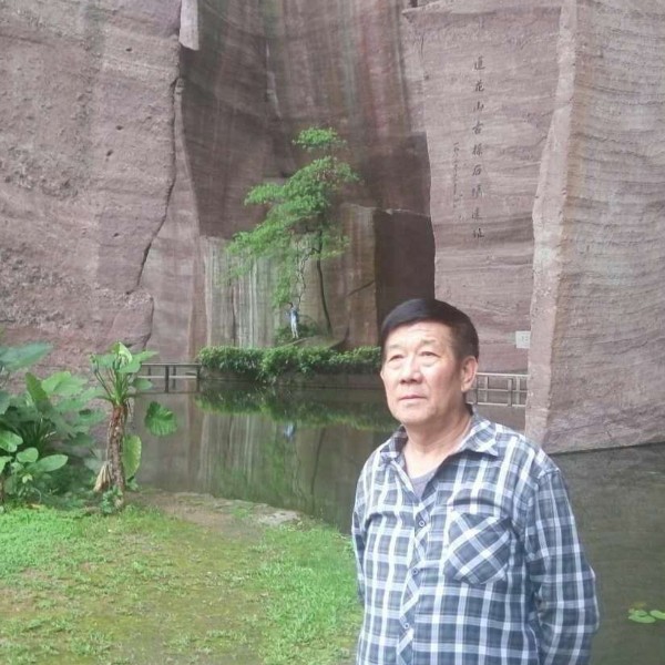老实拾忆青衫的照片