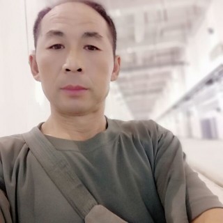 背包深拥自由的照片