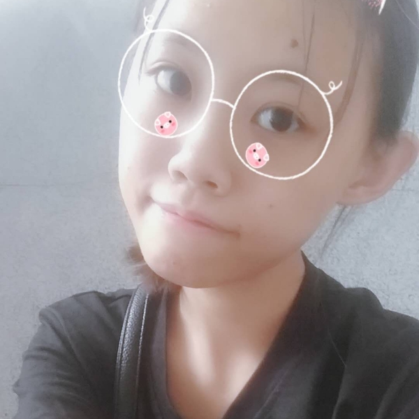 沐樱回眸喜悦的照片